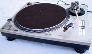 Technics 1200 Turntable